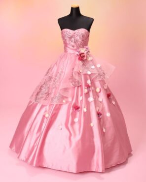 ピンク×薔薇のドレス写真