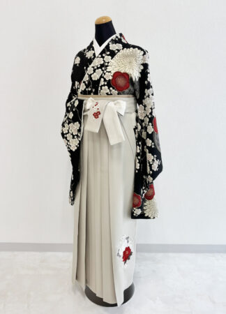 黒・ベージュ・白・赤