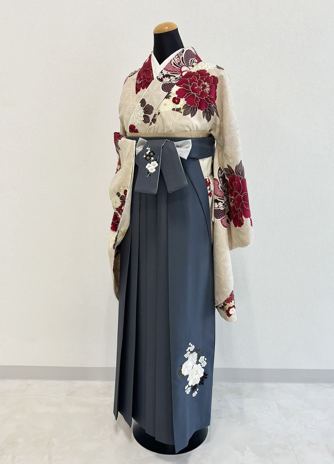 赤・ベージュ・紺