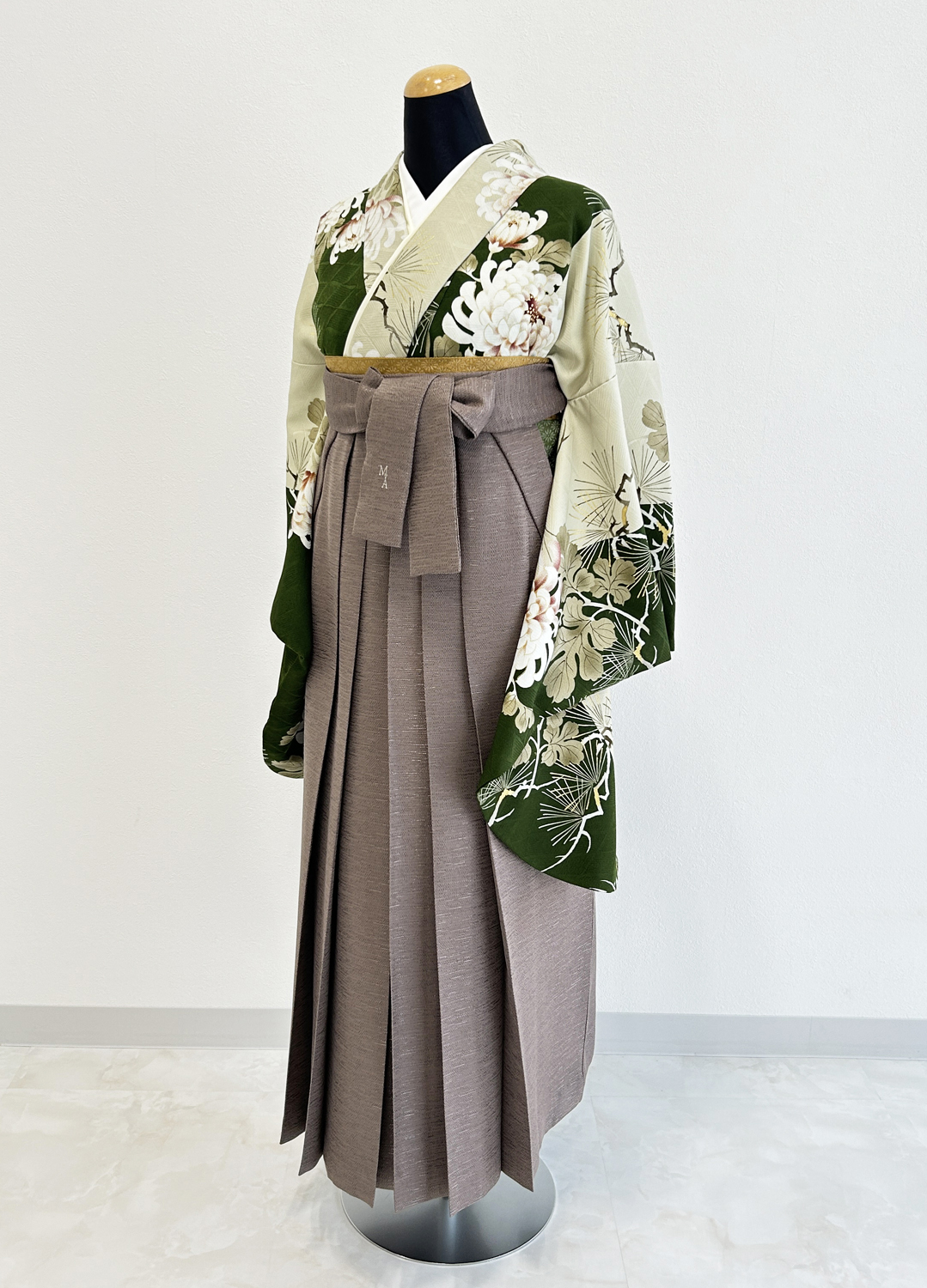 卒業袴：緑・茶色・白